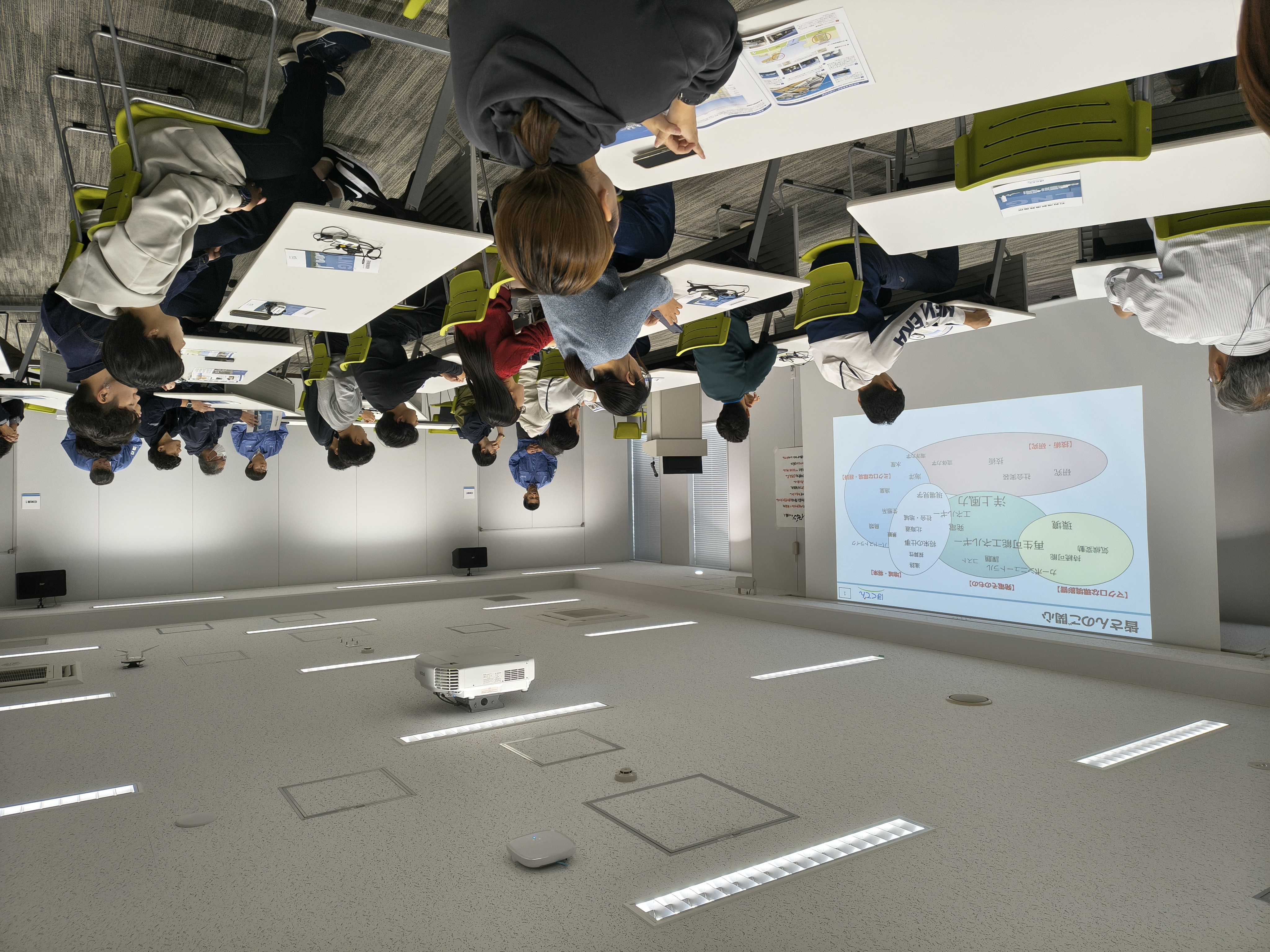 北海道電力株式会社 山嵜氏によるレクチャーの様子